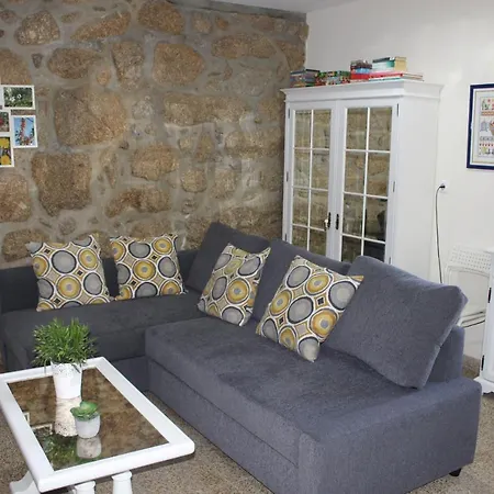 Bernardes House * 카스텔루 지 파이바