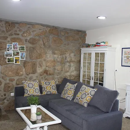 Bernardes House * 카스텔루 지 파이바